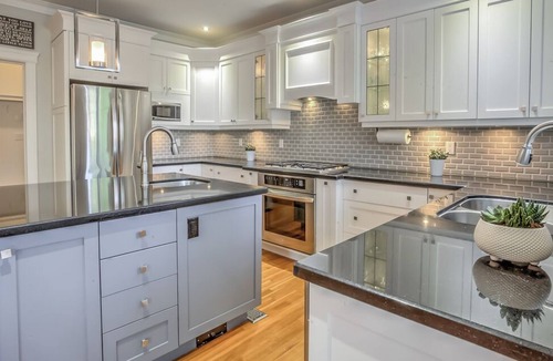 Etobicoke House | Spacious Custom Home Near Downtown Toronto