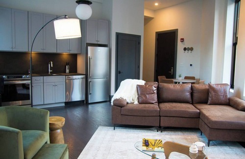 Downtown Pittsburgh Apartment | Spacious Downtown 2BR City Views