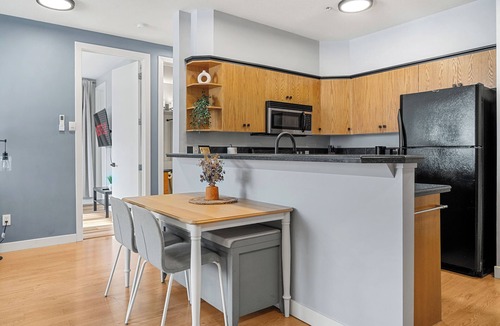 Mission District Condo | Spacious Downtown River Condo, AC, Underground Parking. Saddledome & Stampede