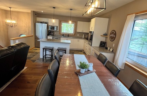 Eugenia House | Spacious Family getaway at Lake Eugenia *Summer rentals 5 nights minimum*
