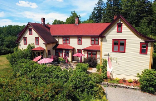 Saint Patrick House | Spacious Garden-View Suite in 150-Year-Old Manor House