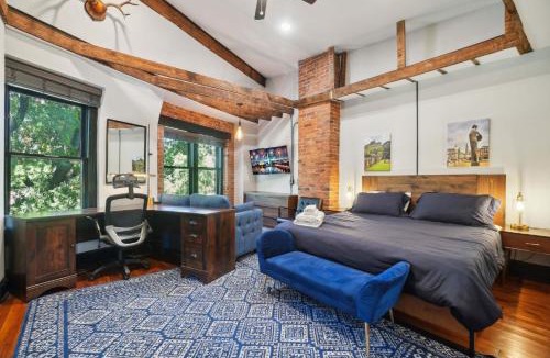 Shaw Apartment | Spacious, Historic Logan Circle Rowhouse