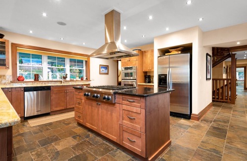 Bracebridge House | Spacious holiday home on Lake Muskoka