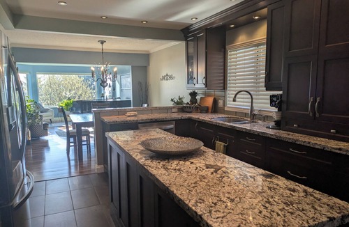 Coquitlam House | Spacious home with view. Quick Highway access. Ample Parking. 3 month rentals.