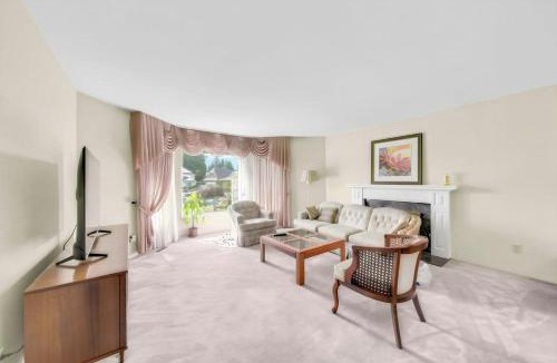 Delta House | Spacious house 6 bedroom near ferry