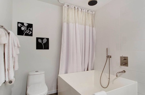 Cite Multimedia Apartment | Spacious Loft in Heart of Montreal, Prime Location!