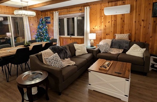 Queens Cottage | Spacious Luxe-Lodge 5br Lakefront