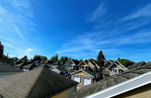 Richmond City Centre House | Spacious Master Suite in Heart of Richmond