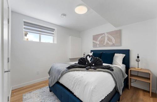 St. James Villa | Spacious new 3BR, sleeps 10, King Bed, 8min to YWG