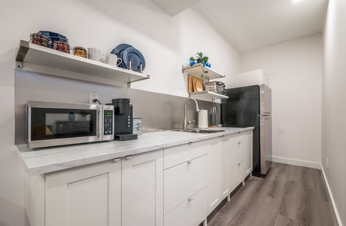 Bedford Apartment | Spacious Newly Renovated 1 Bedroom Suite