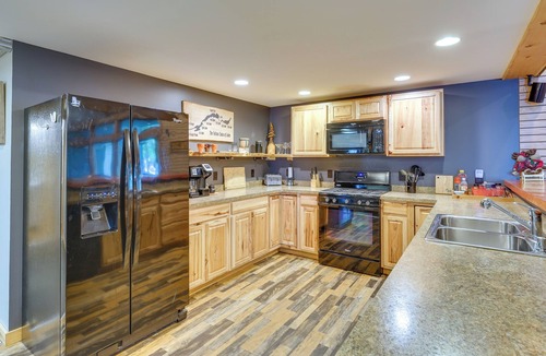 Town of Webb House | Spacious Old Forge Condo w/Patio & Fire Pit!