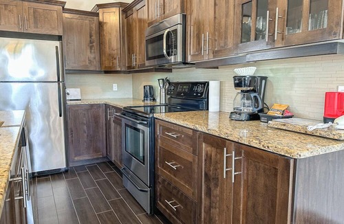 Stanley Bridge Villa | Spacious PEI Villa with Full Kitchen and Resort Style Amenities