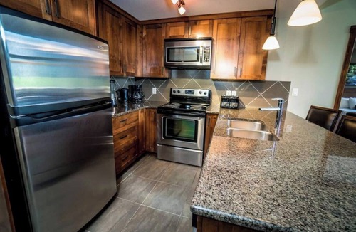 Canmore Condo | Spacious Penthouse Suite-King Beds-Pool & Hot Tub Open