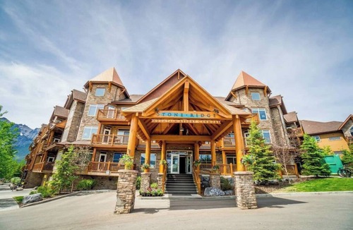 Canmore Condo | Spacious Penthouse Suite-King Beds-Pool & Hot Tub Open