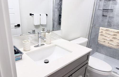Northwest Calgary Apartment | Spacious Private 1-Bedroom Basement Suite in Calgary with Self Check-in