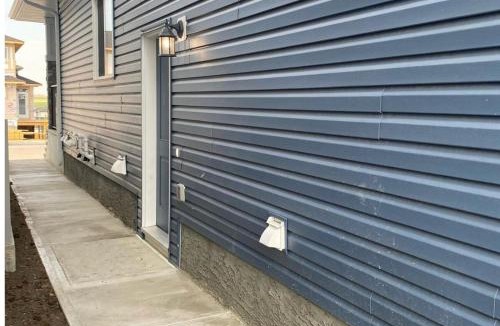 Northwest Calgary Apartment | Spacious Private 1-Bedroom Basement Suite in Calgary with Self Check-in