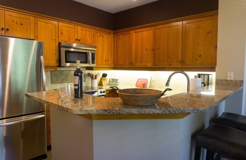 Blackcomb House | Spacious & Quiet Townhome Ideal Year-Round Location, Private Entrance