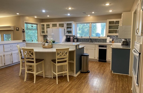 Martindale House | Spacious Riverfront Home