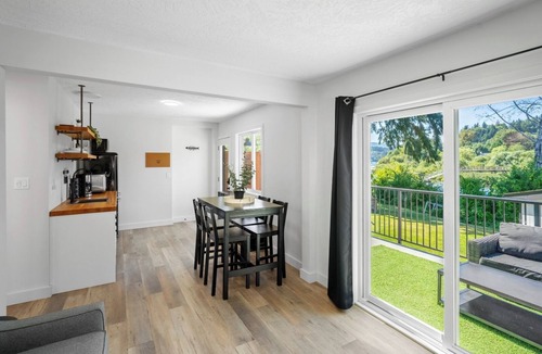 Lake Cowichan Hotel | Spacious Riverside Suite | Kitchenette, BBQ, Dock