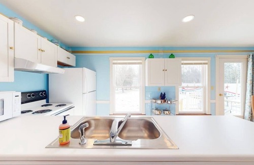 Boothbay Harbor House | Spacious single-level duplex with fast WiFi, two full kitchens, deck, & yard