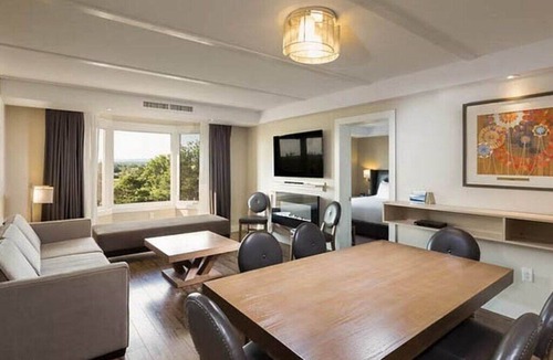 Collingwood Apartment | Spacious Studio | Living Water Resort and Spa