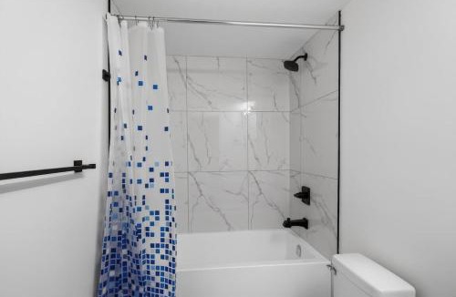 Southwest Edmonton Apartment | Spacious Studio Suite in Edmonton, Canada