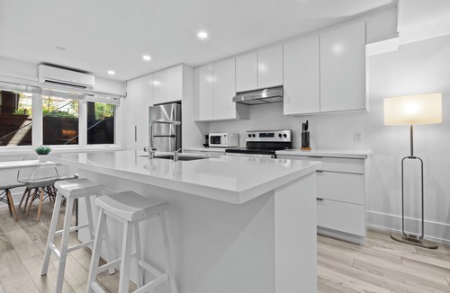 Lambton House | Spacious & Stylish Walk-Out - SuperHost