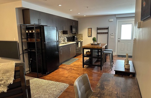 Hastings House | Spacious Vancouver Suite