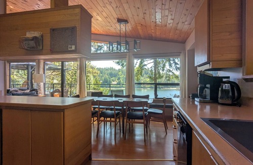 Pender Island House | Spacious Waterfront House on North Pender Island