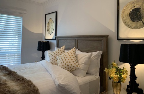 Beasley House | Spacious, Well-designed 2F Private Apt w/ KIT Pkng WIFI Cbl - Hamilton, Downtown