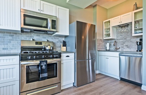 Okanagan-Similkameen Apartment | Sparrow's Haven: A Cozy Garden Retreat #202