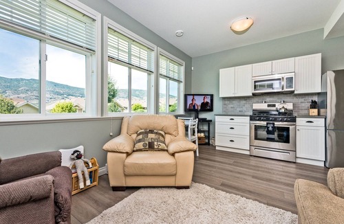 Okanagan-Similkameen Apartment | Sparrow's Haven: A Cozy Garden Retreat #202