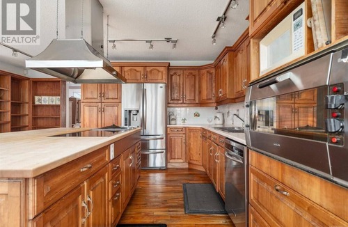 Regional District of Nanaimo House | Spectacular Amazing Blue Dolphin Walk-on Waterfront Summer 2026 Availability