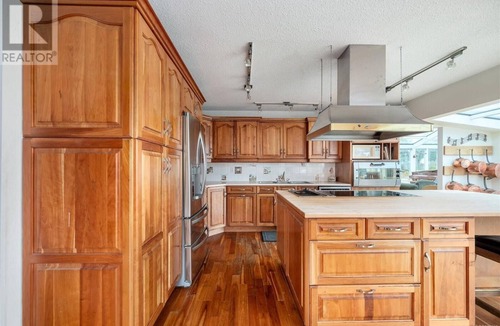 Regional District of Nanaimo House | Spectacular Amazing Blue Dolphin Walk-on Waterfront Summer 2026 Availability