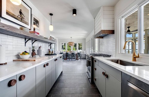 Kingsville House | Spectacular Beach House with Gorgeous Sights in Kingsville, Ontario