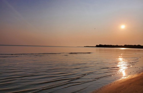 Waverly Beach House | SPECTACULAR LAKE FRONT HOUSE ON CRESENT BEACH FORT ERIE ONTARIO CANADA
