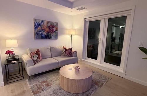 North End Apartment | Spotless modern & bright 1 BR in North End Halifax