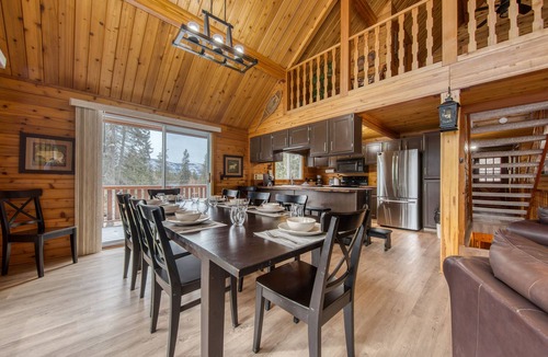 East Kootenay House | SPRING CREEK CABIN |6 BEDROOMS| SAUNA & HOT TUB