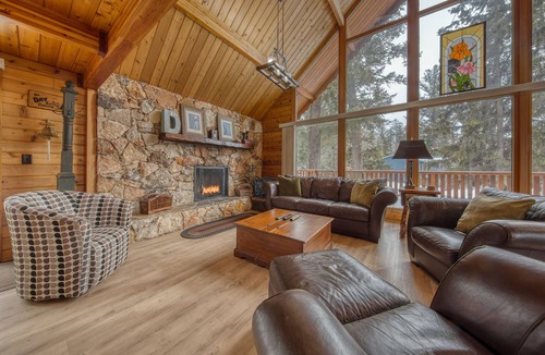 East Kootenay House | SPRING CREEK CABIN |6 BEDROOMS| SAUNA & HOT TUB