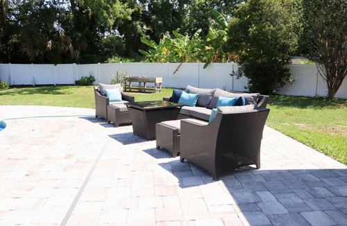 Southside House | ~Spring Ease Sleeps 8 Heated Pool & Shade~