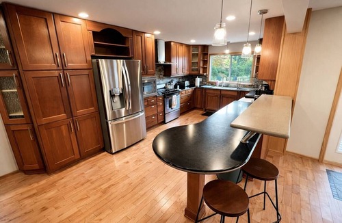 Garibaldi Highlands House | Squamish Escape: 5BR | Hot Tub | Game Room | EV