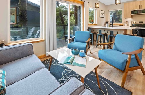 Ucluelet Cabin | SS#2-Bodyboarder-Spring Cove, Water View, Sauna!