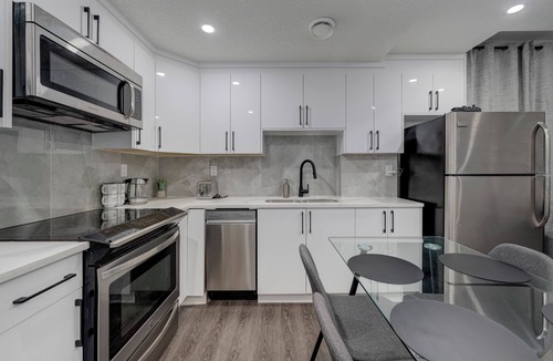 St. Albert House | St. Albert Luxury New 2BR/2BA Basement Private Entrance Pet-Friendly