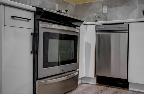 St. Albert House | St. Albert Luxury New 2BR/2BA Basement Private Entrance Pet-Friendly