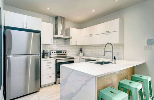 Plateau Mont Royal Apartment | St-Laurent Boulevard · Private Floor, 2 Apartments