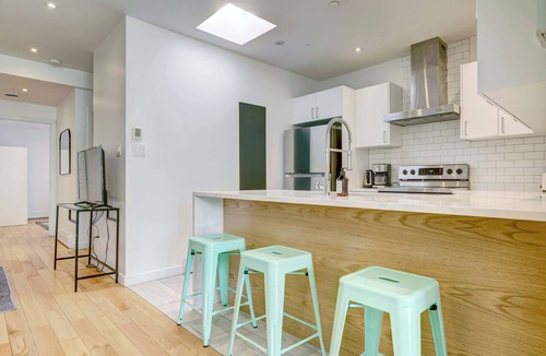 Plateau Mont Royal Apartment | St-Laurent Boulevard · Private Floor, 2 Apartments