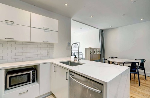 Plateau Mont Royal Apartment | St-Laurent Boulevard · Private Floor, 2 Apartments