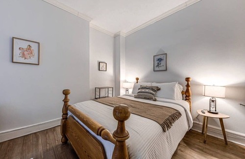 Vieux-Quebec-Cap-Blanc-colline Parlementaire Hotel | Standard Room #6