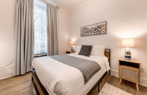 Vieux-Quebec-Cap-Blanc-colline Parlementaire Hotel | Standard Room #8
