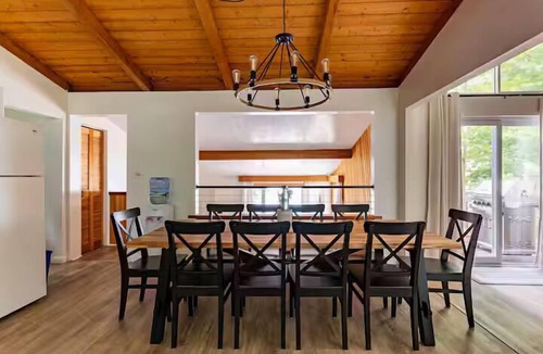 Muskoka Lakes Cottage | Starlink, Firepit, 2x Living Rm Muskoka Waterfront